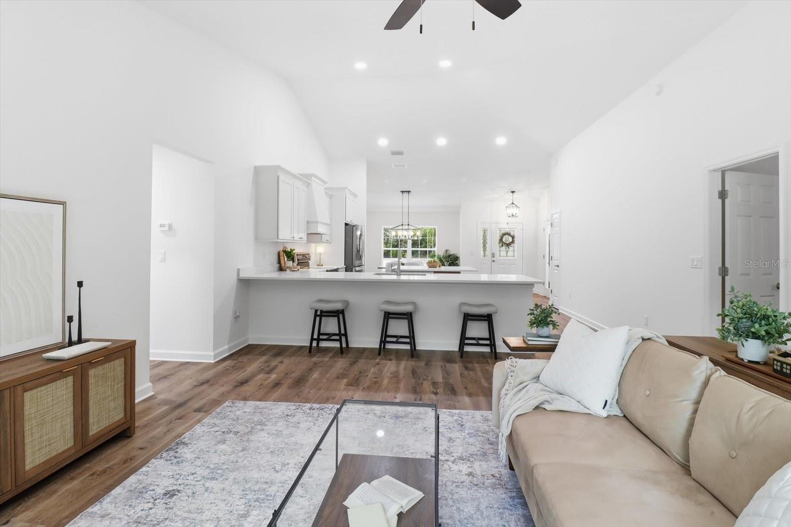 CRYSTAL MANOR UNIT 03 - Residential