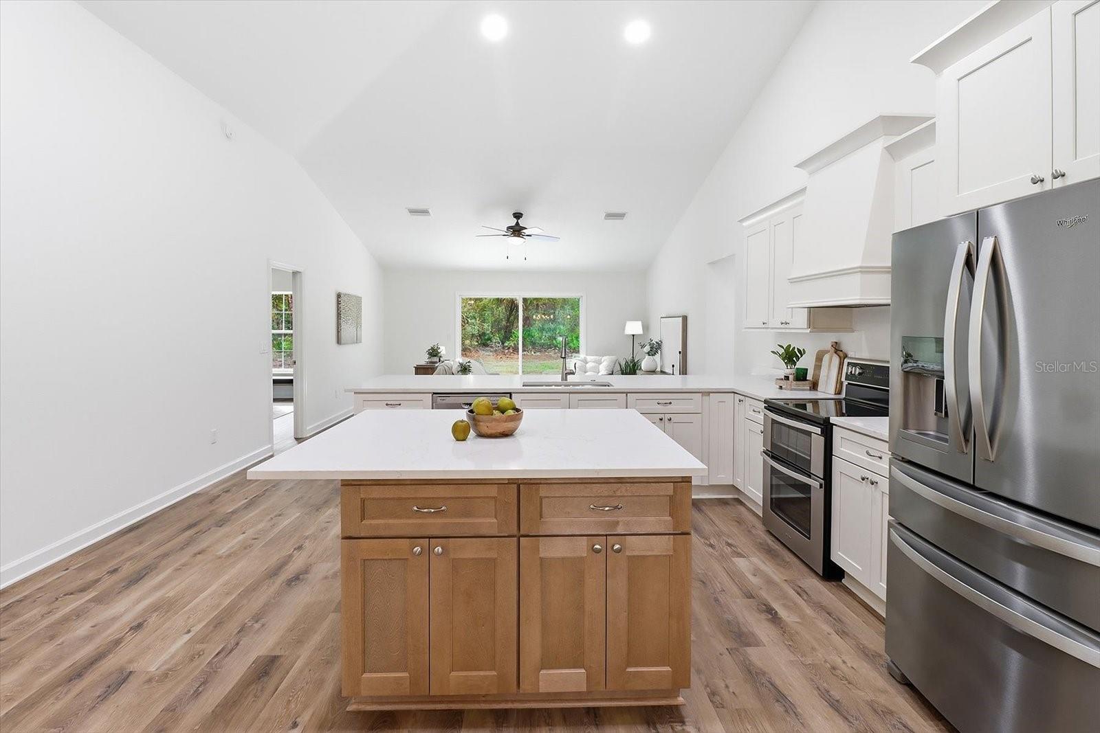 CRYSTAL MANOR UNIT 03 - Residential