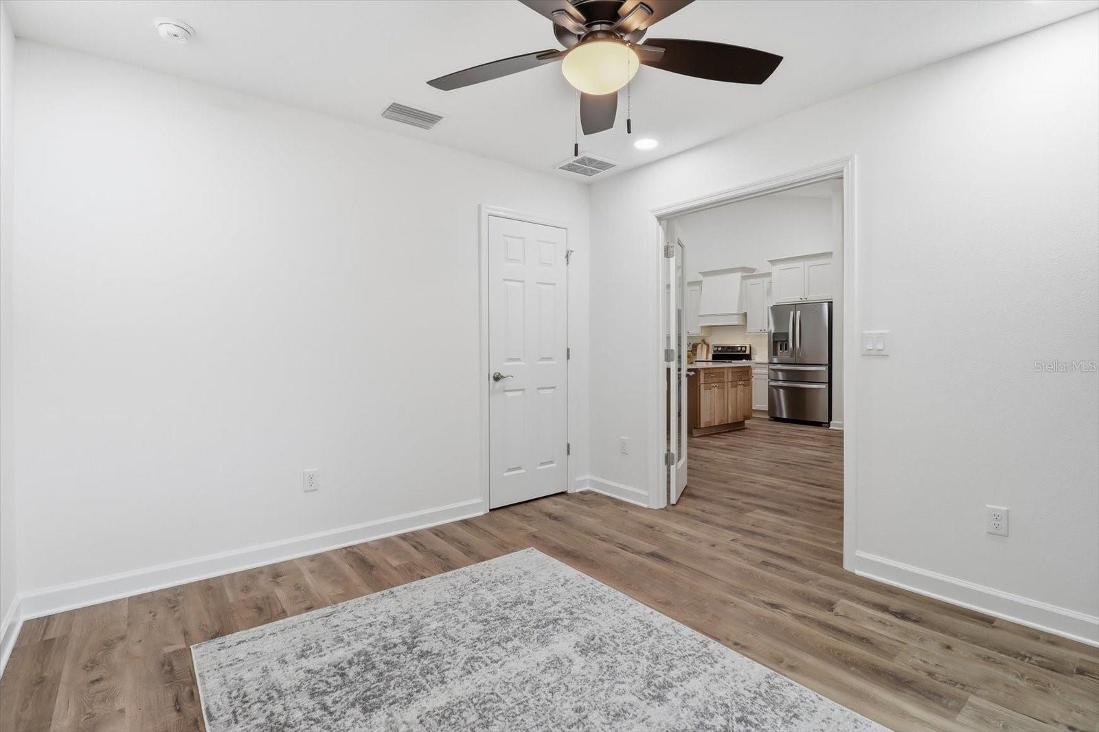 CRYSTAL MANOR UNIT 03 - Residential