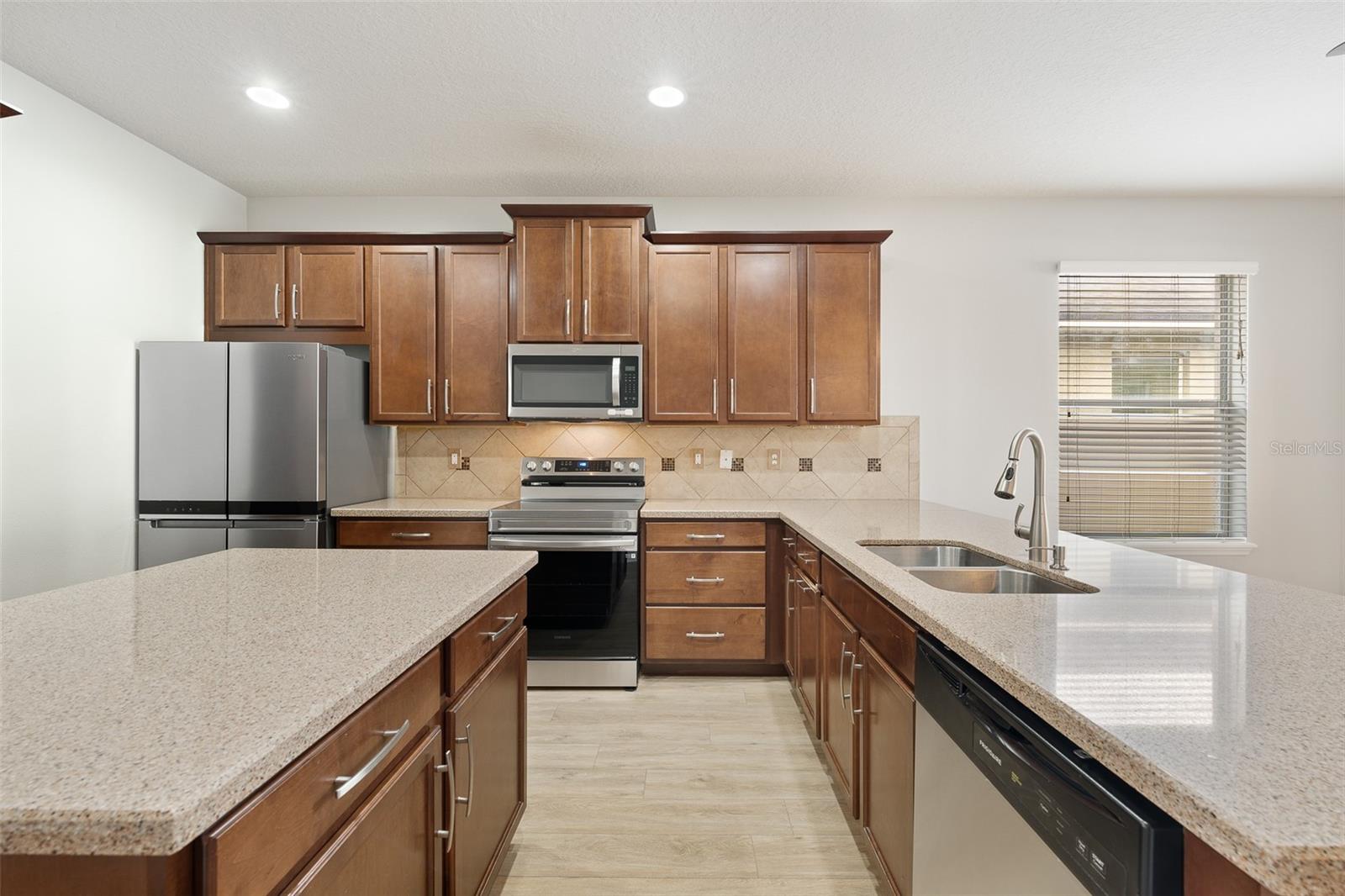 7525 AZALEA COVE CIRCLE