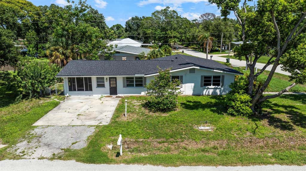 Photo of 4875 Northwood Avenue, Sarasota, FL 34231 (MLS # A4703860)