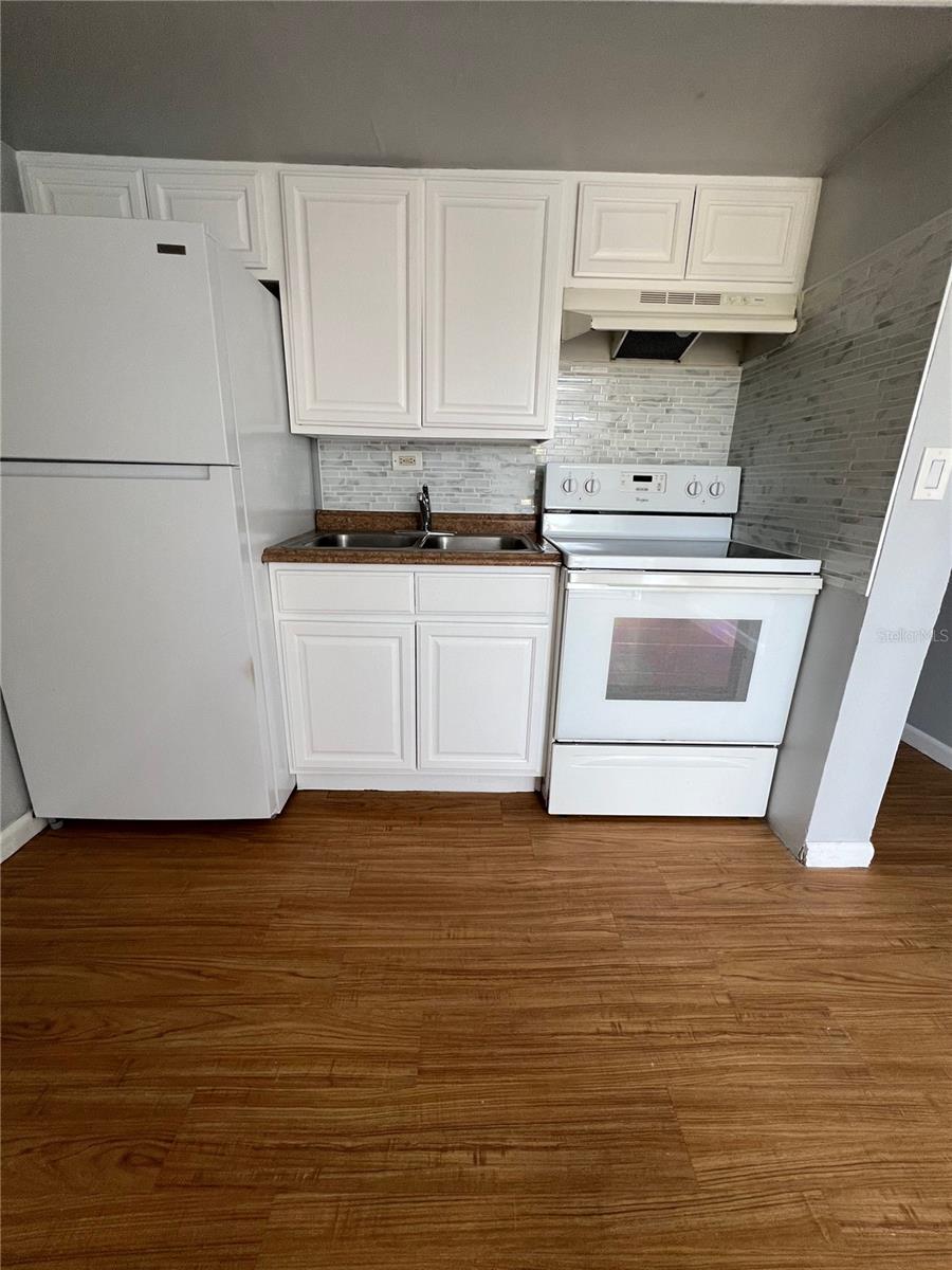 DO RAY VILLAS - Residential Lease