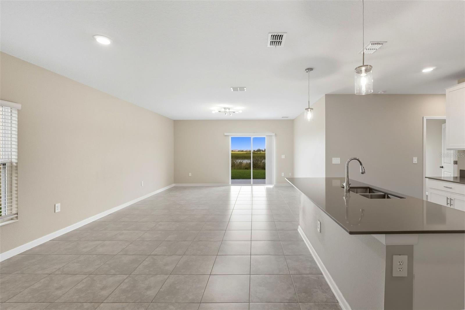 ASTONIA 40S - Residential Lease