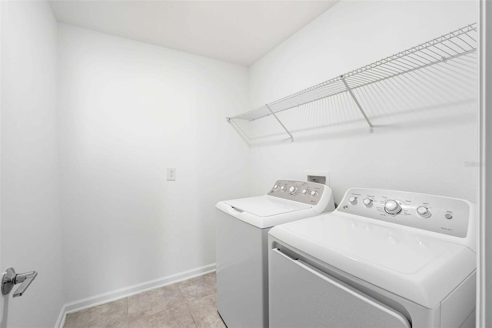 ASTONIA 40S - Residential Lease