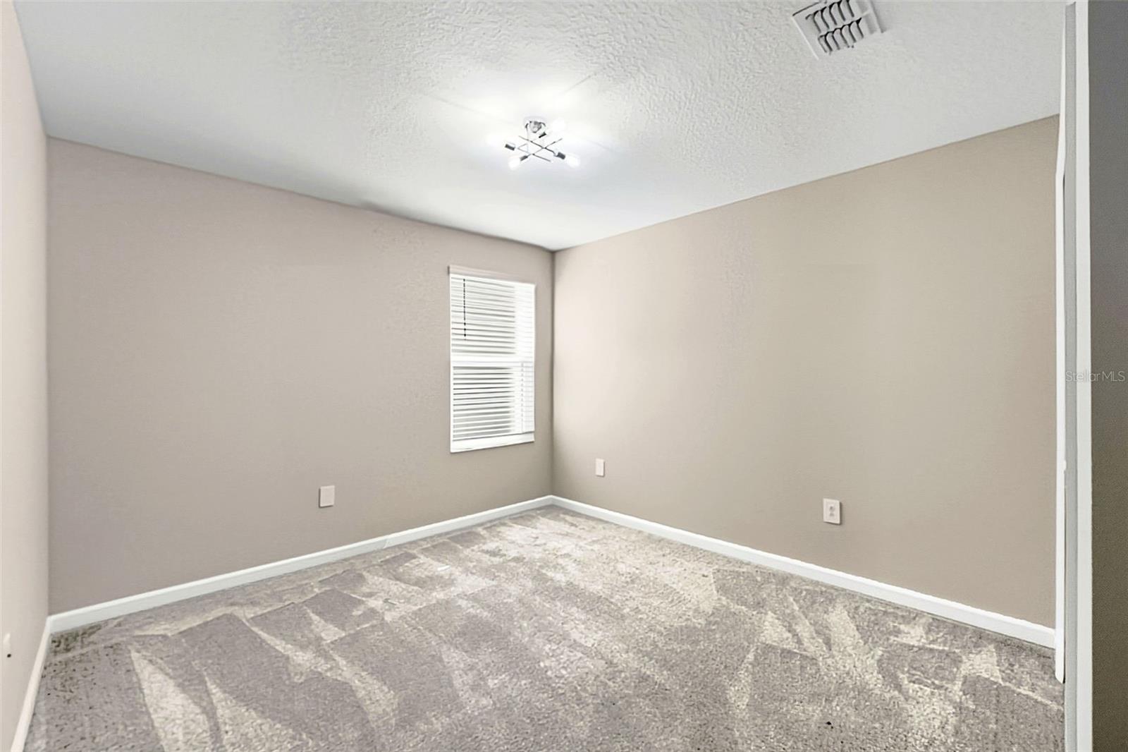 ASTONIA 40S - Residential Lease