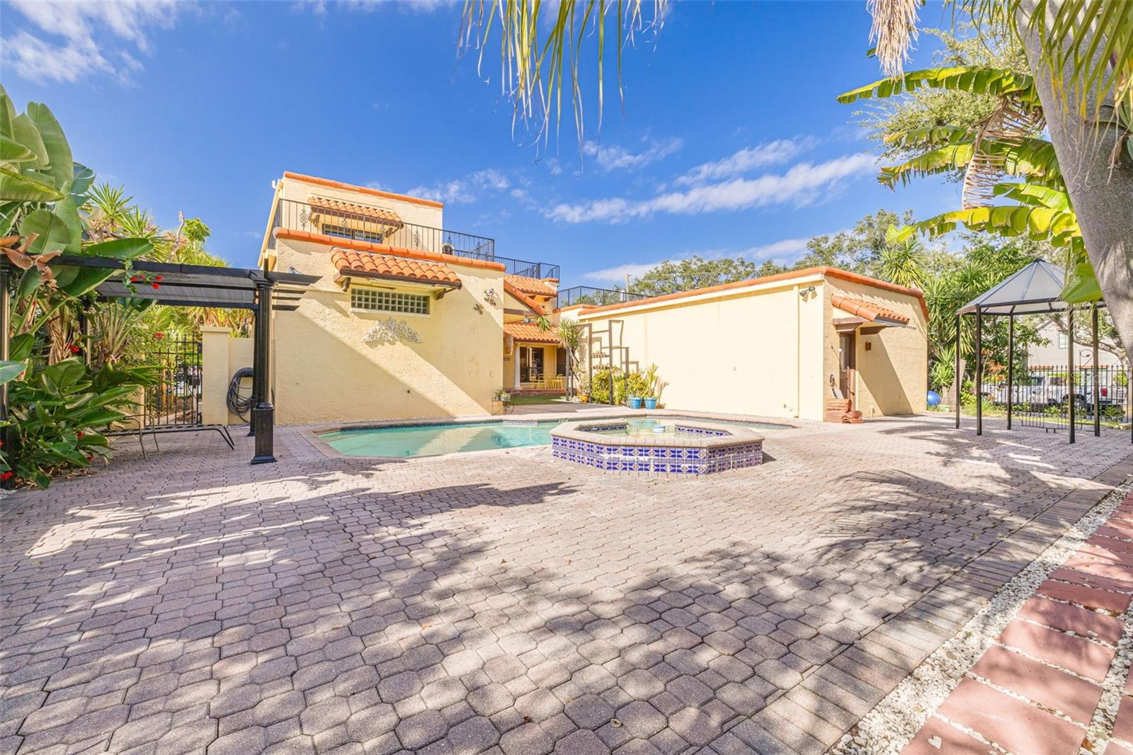 DAVIS ISLANDS PB10 PG52 TO 57 - Residential