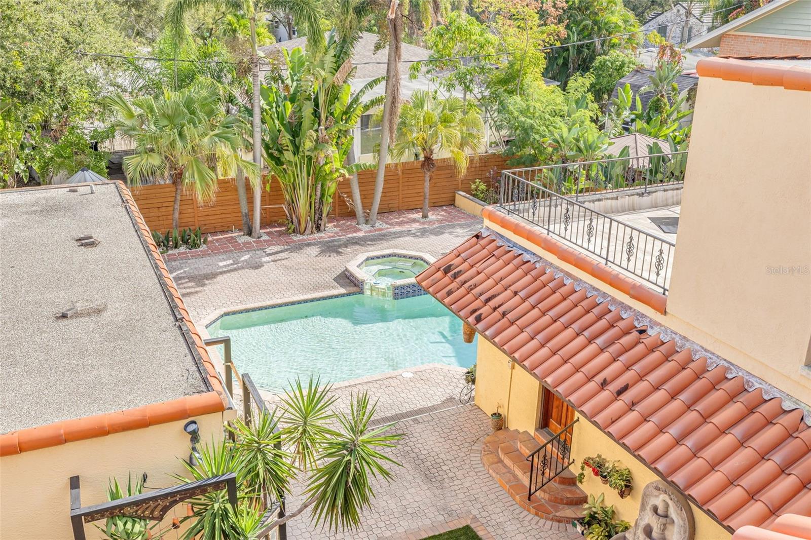 DAVIS ISLANDS PB10 PG52 TO 57 - Residential