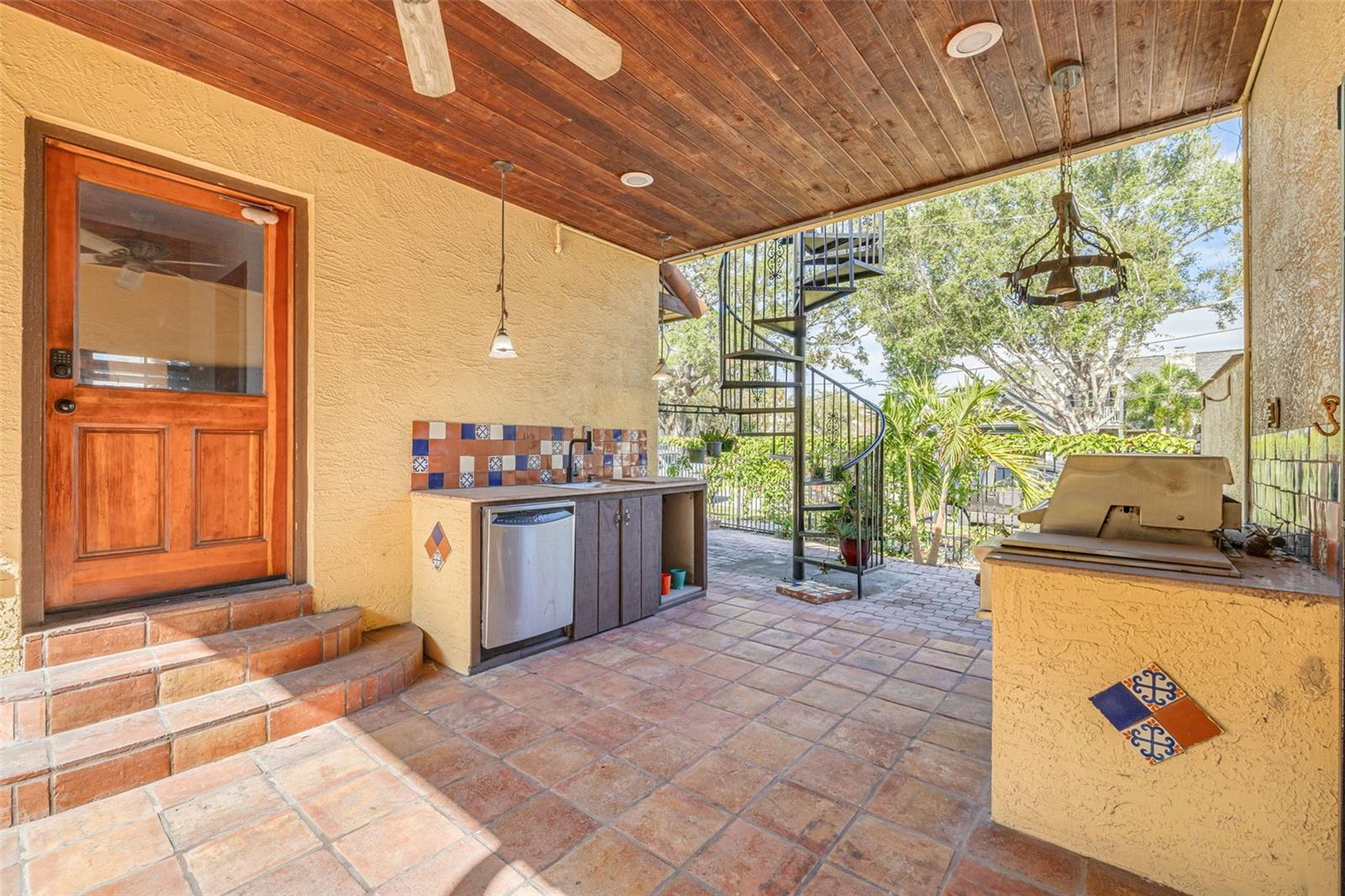 DAVIS ISLANDS PB10 PG52 TO 57 - Residential