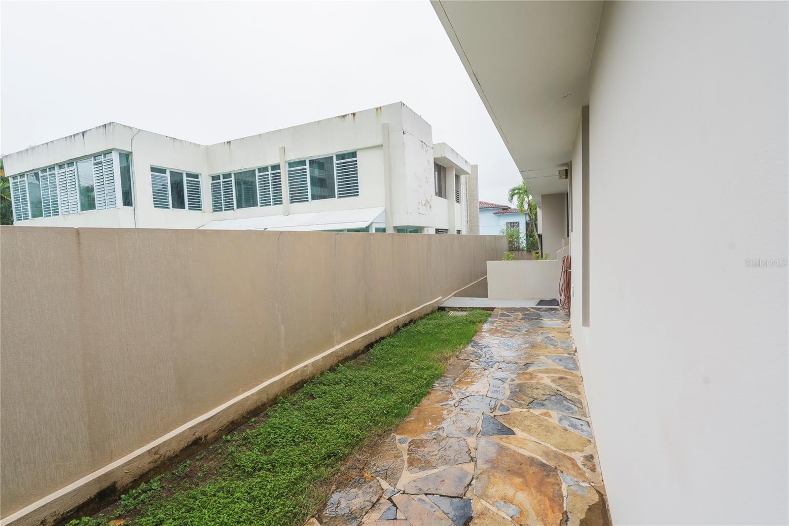 I-16 BUCARE STREET CAPARRA HILLS - Residential