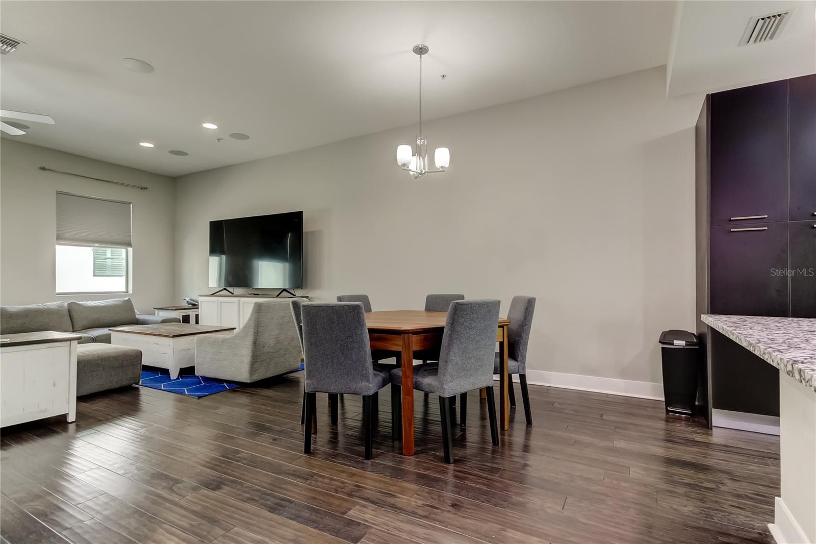 WESTSHORE VILLAGE TWNHMS - Residential