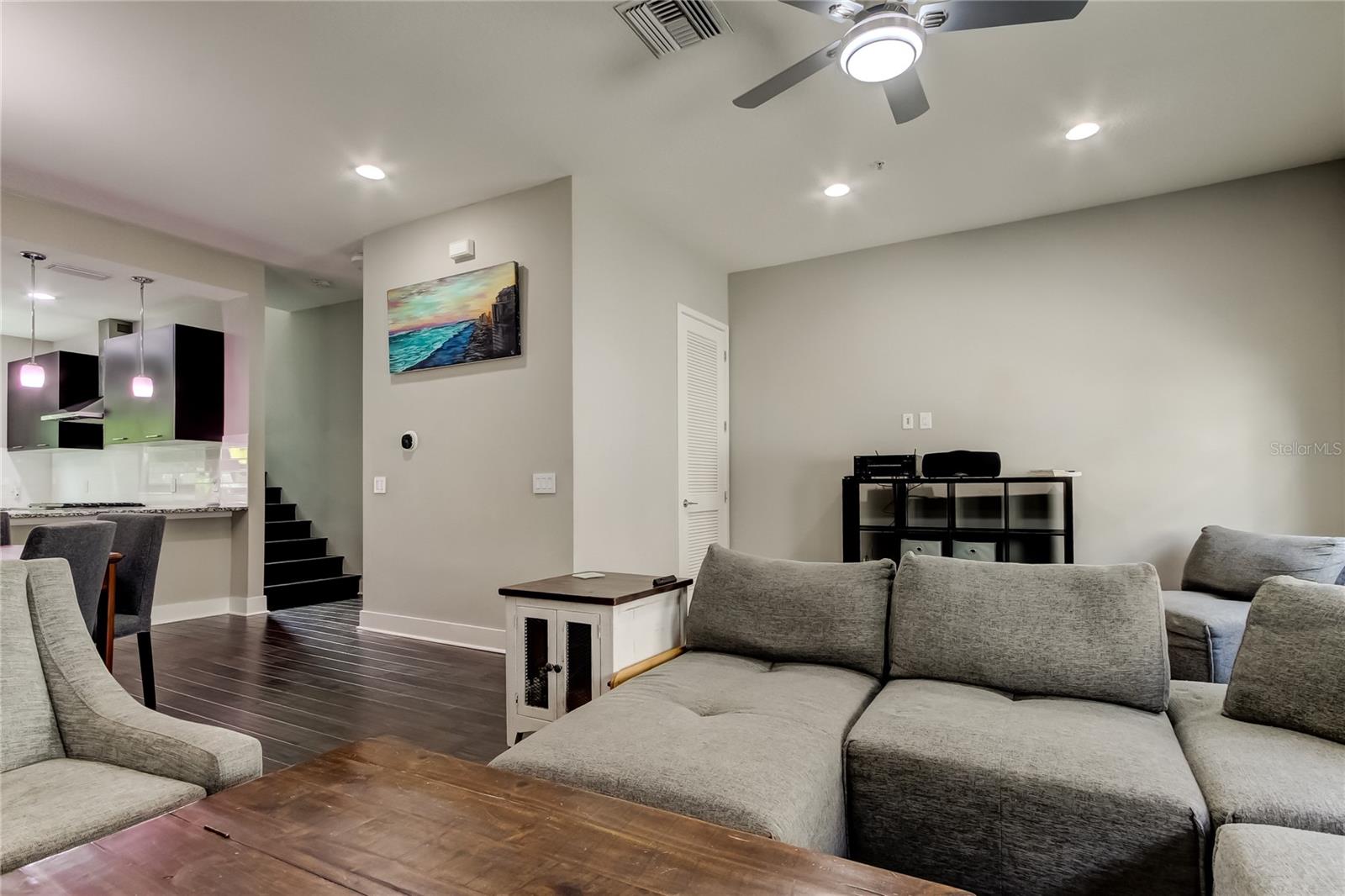 WESTSHORE VILLAGE TWNHMS - Residential