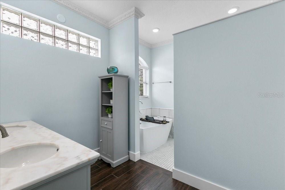 KINGSBRIDGE WEST - Residential
