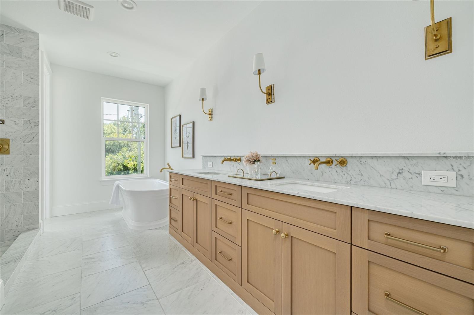 1309 17th Ave N, St Petersburg, FL, 33704, USA, 5 Bedrooms Bedrooms, ,4 BathroomsBathrooms,Residential,Active,1309 17th Ave N,TB8480058
