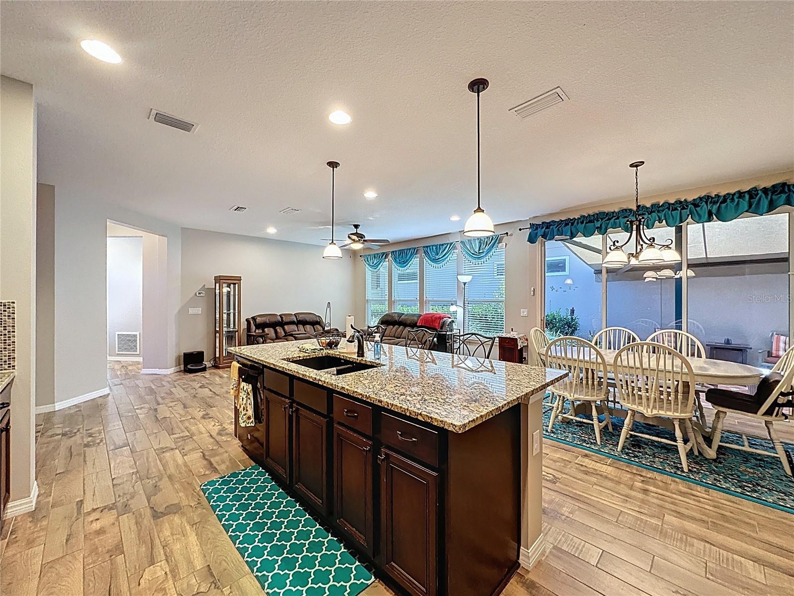 CASCADES OF GROVELAND (TRILOGY) - Residential