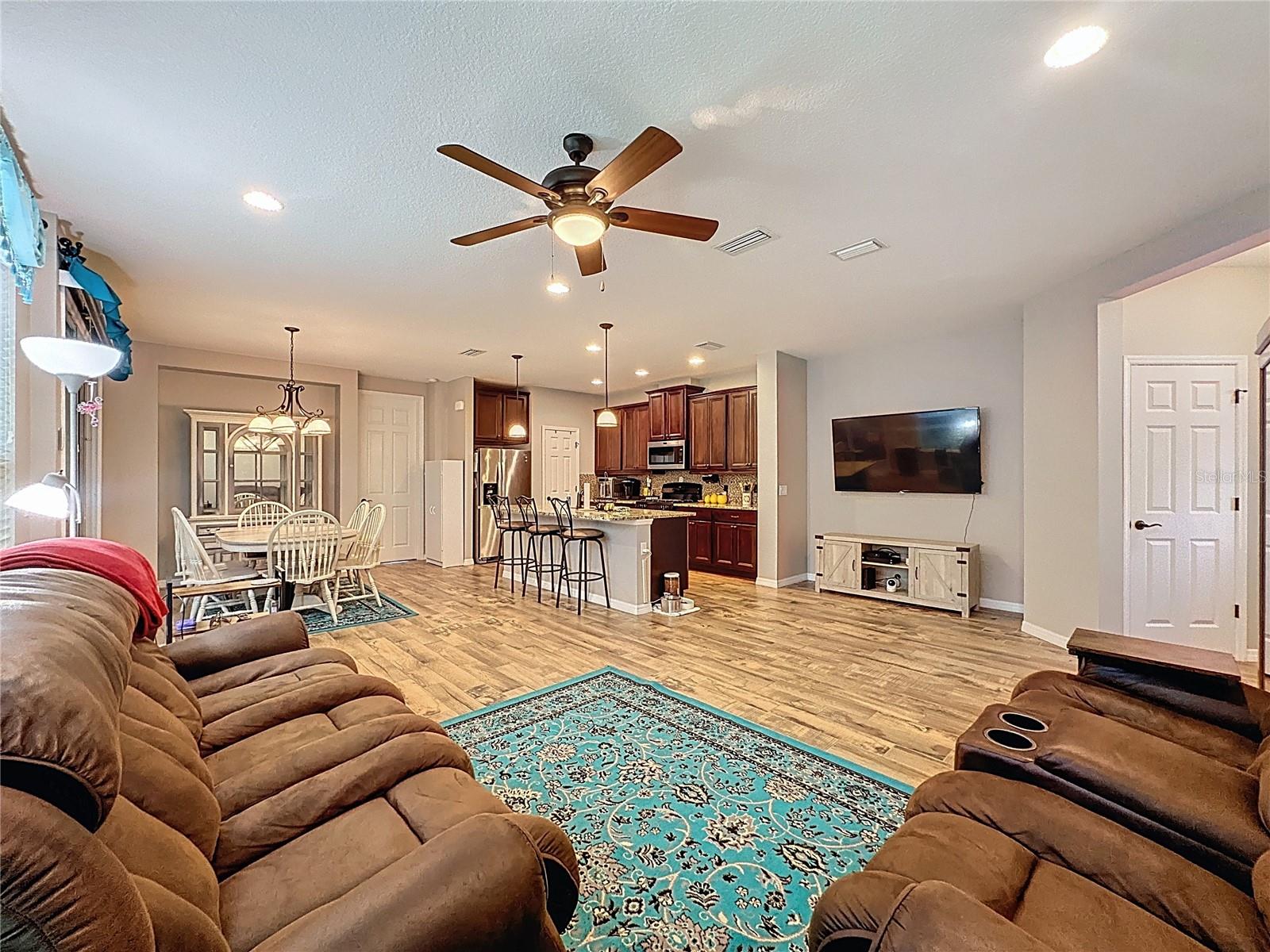 CASCADES OF GROVELAND (TRILOGY) - Residential