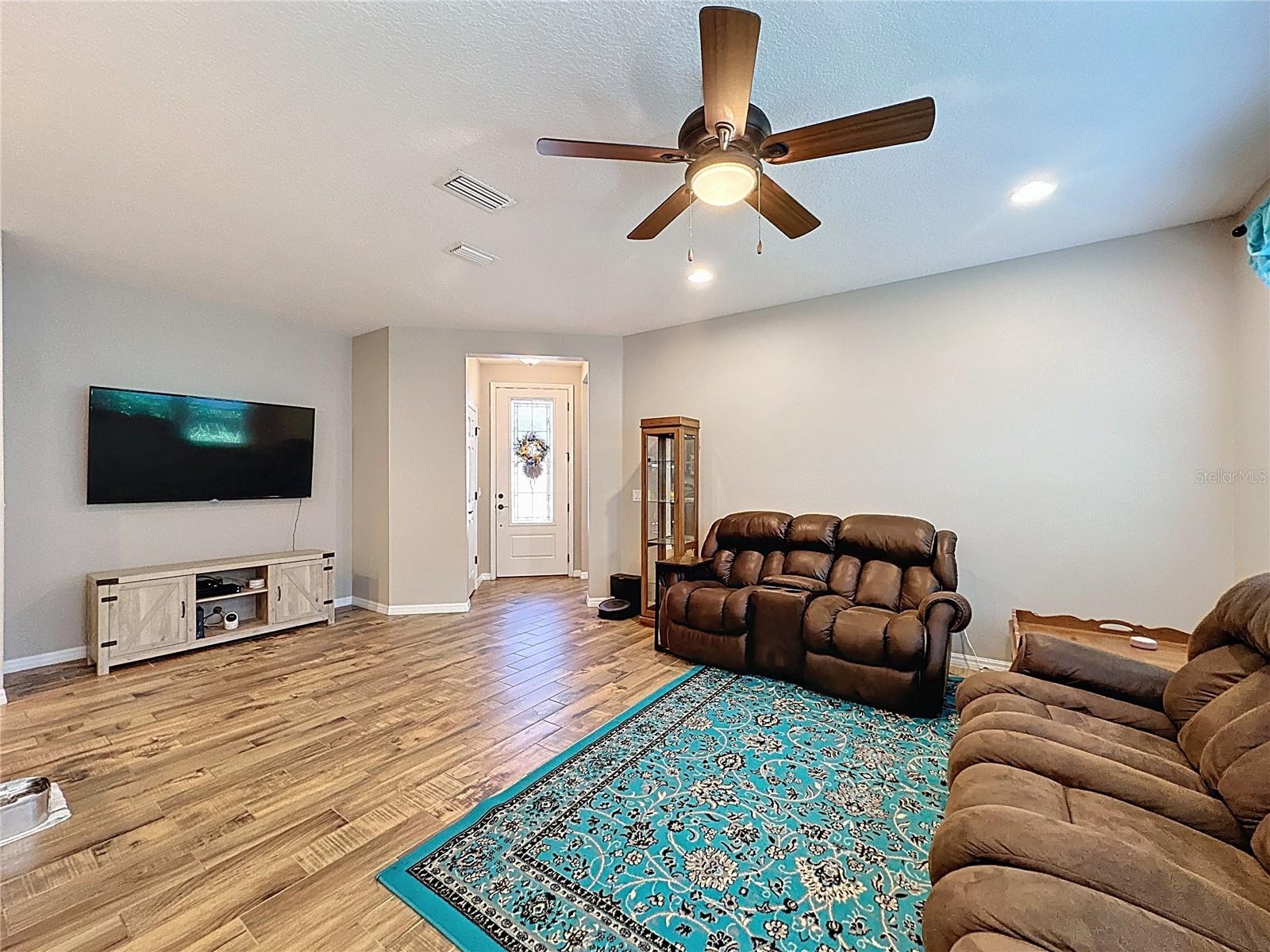 CASCADES OF GROVELAND (TRILOGY) - Residential