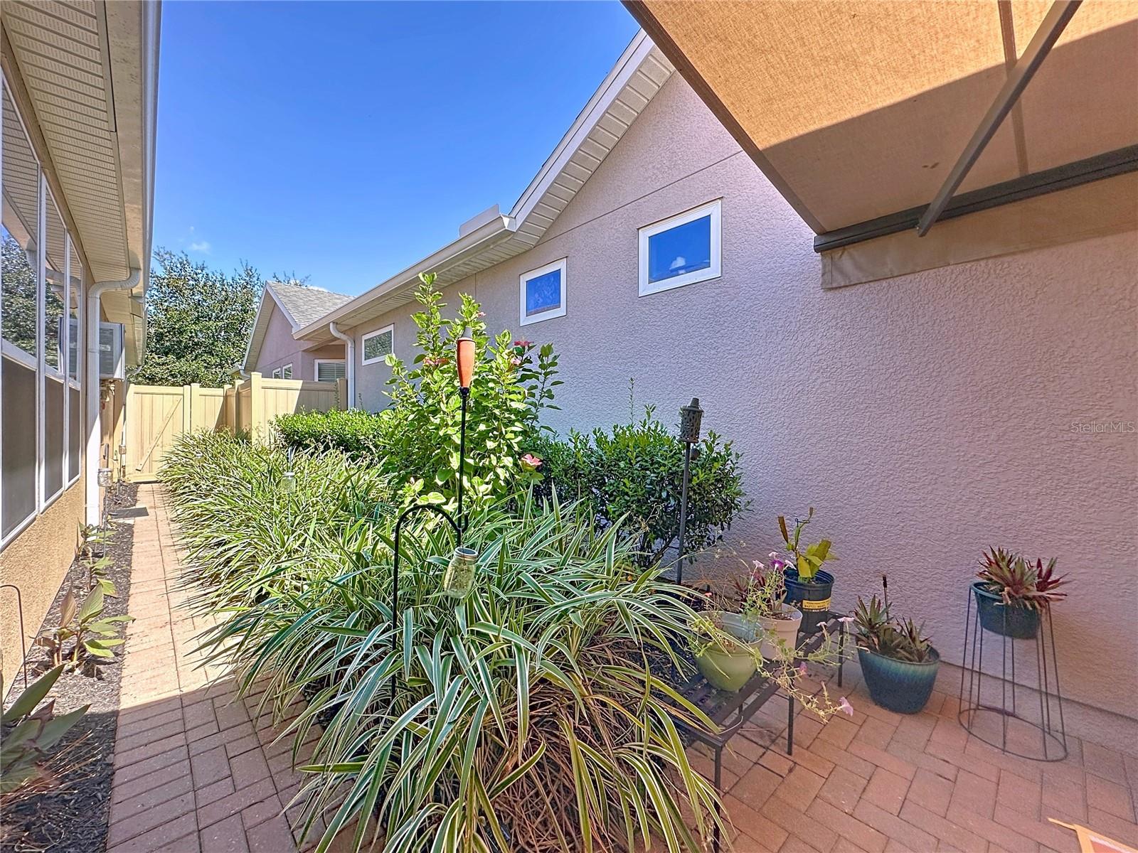 CASCADES OF GROVELAND (TRILOGY) - Residential