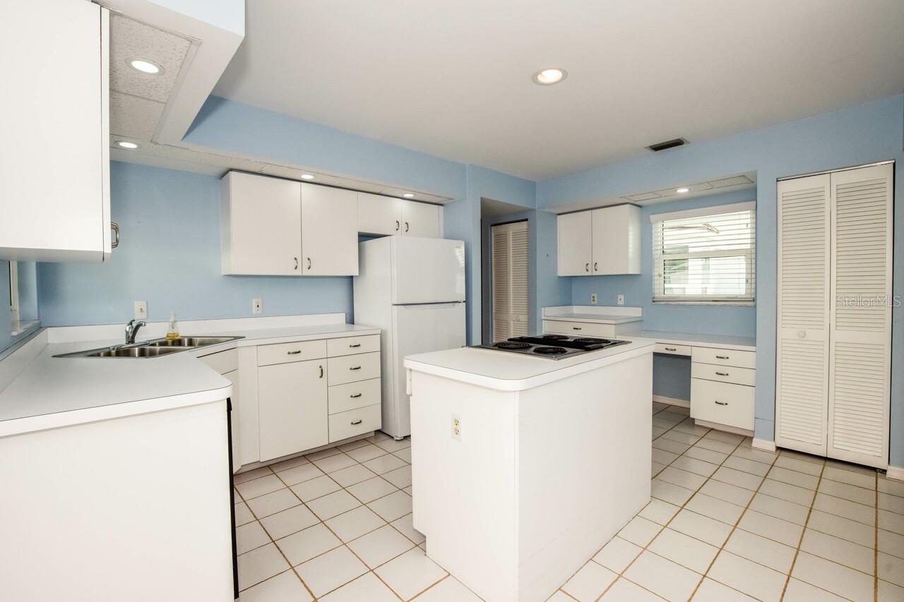 VILLAS OF SOMERSET - Residential