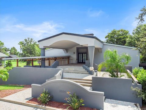 A home in WINTER HAVEN