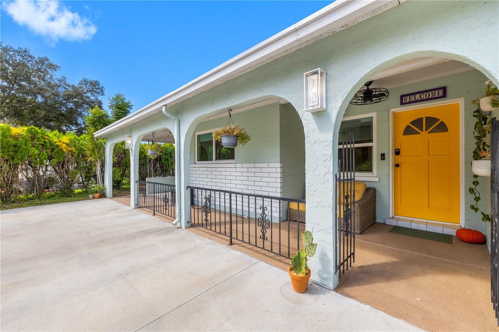 Photo of 1512 Country Lane W, Clearwater, FL 33759 (MLS # TB8549074)