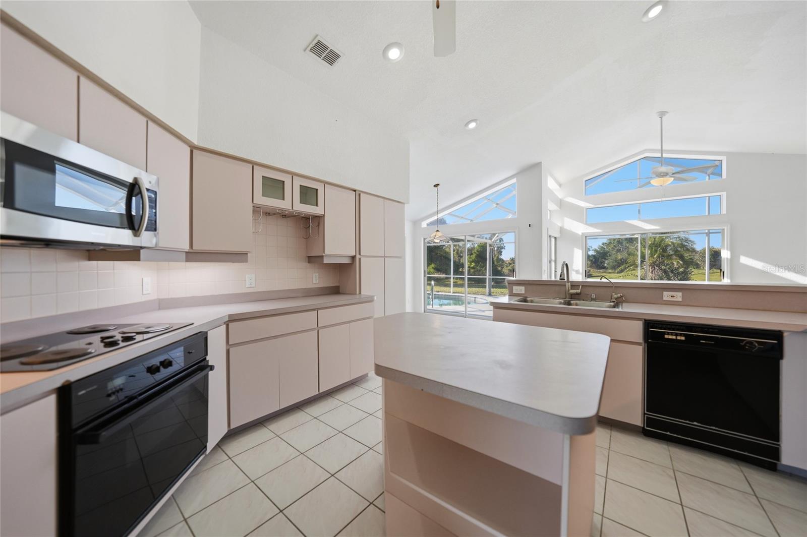 ROTONDA WEST BROADMOOR - Residential