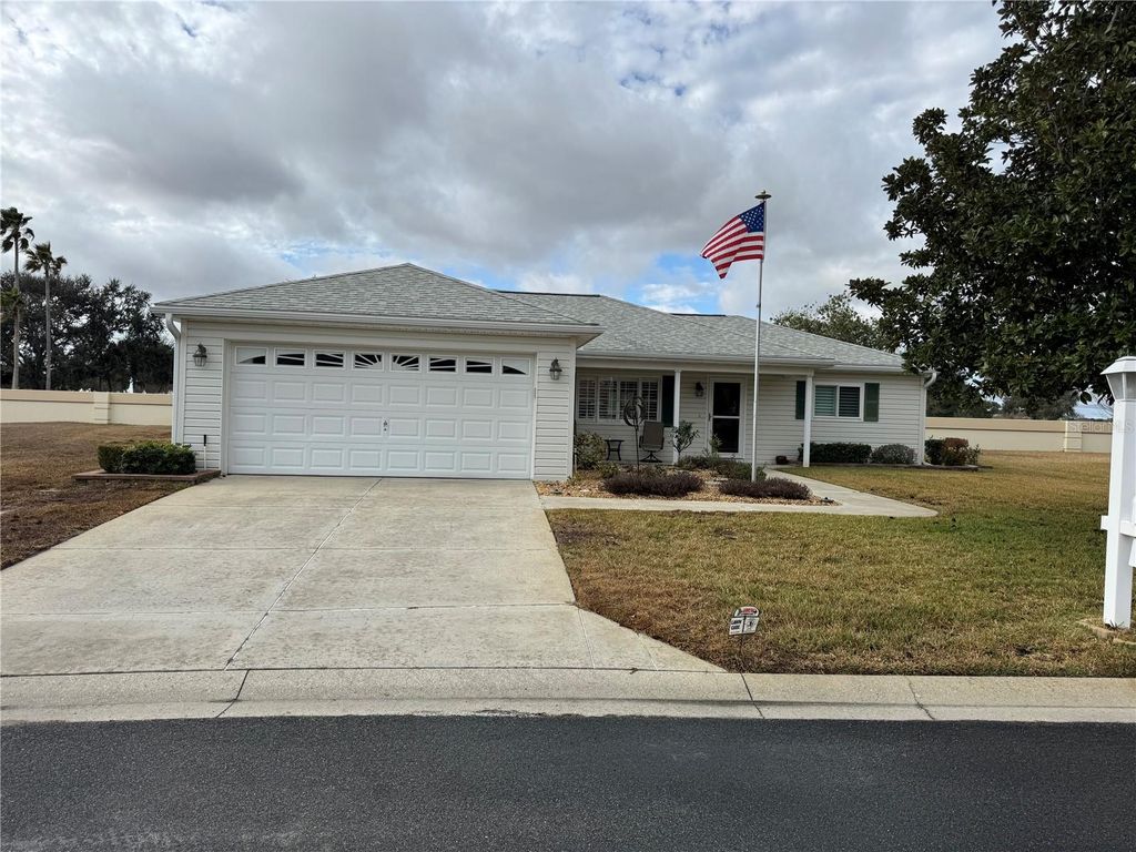 Photo of 13988 SE 86th Circle, Summerfield, FL 34491 (MLS # OM717437)