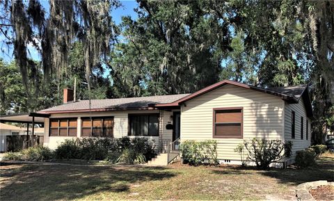 A home in LAKELAND