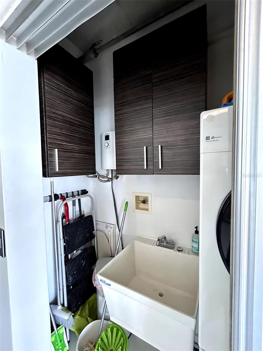 ATLANTIS CONDOMINIUM - Residential