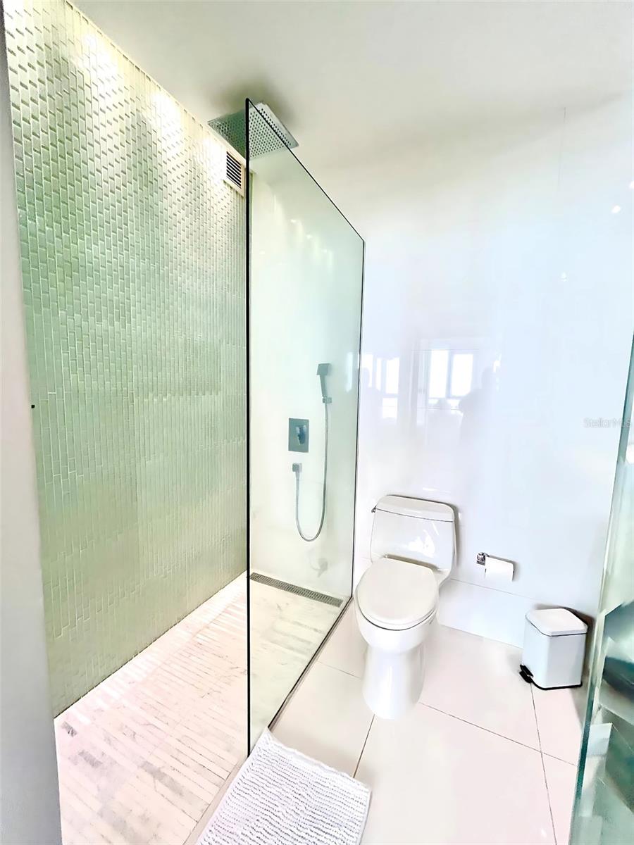 ATLANTIS CONDOMINIUM - Residential