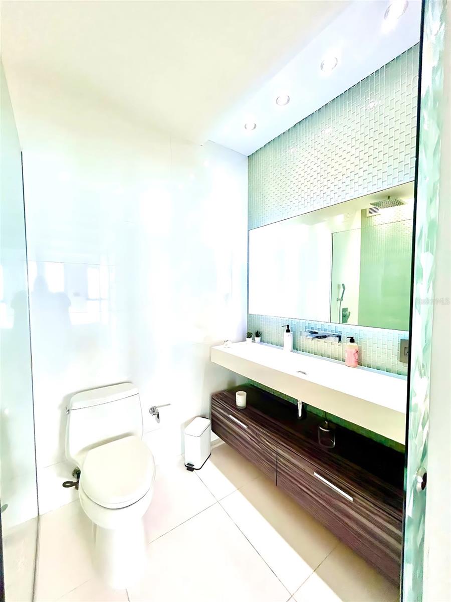 ATLANTIS CONDOMINIUM - Residential