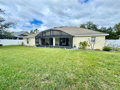 A home in AUBURNDALE