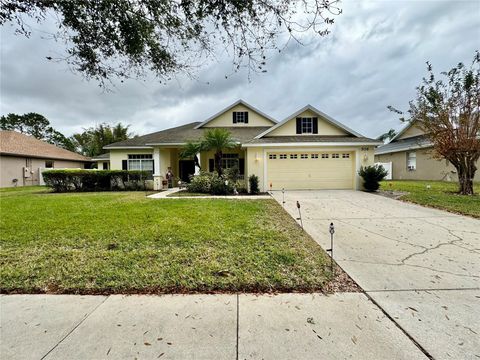 A home in AUBURNDALE