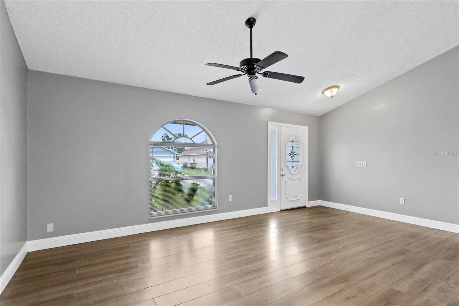 1025 DERBYSHIRE DRIVE