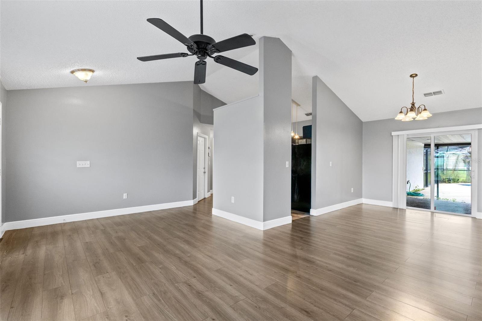 1025 DERBYSHIRE DRIVE
