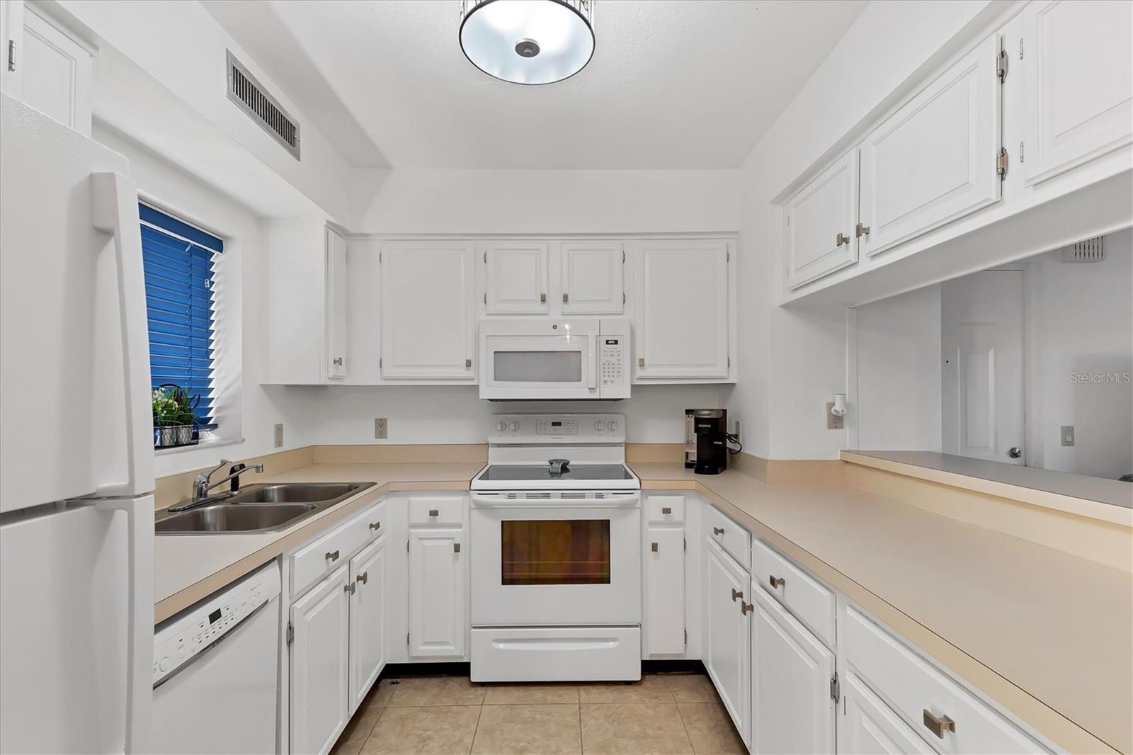 ASHTON LAKES 01 & 02 - Residential Lease