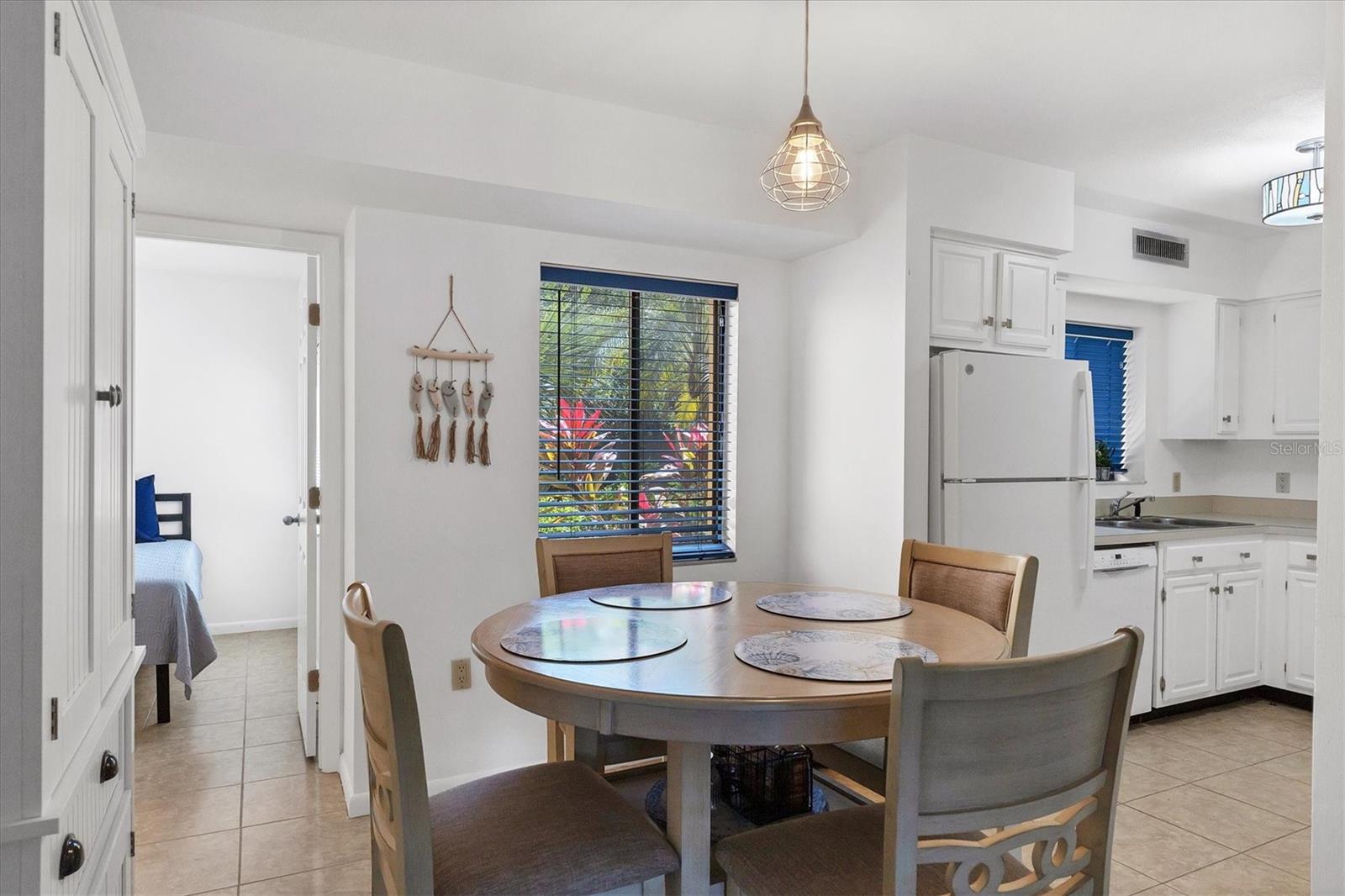 ASHTON LAKES 01 & 02 - Residential Lease