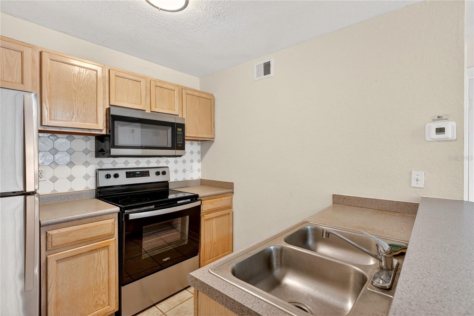 SANDLAKE PRIVATE RESIDENCES CONDO - Residential