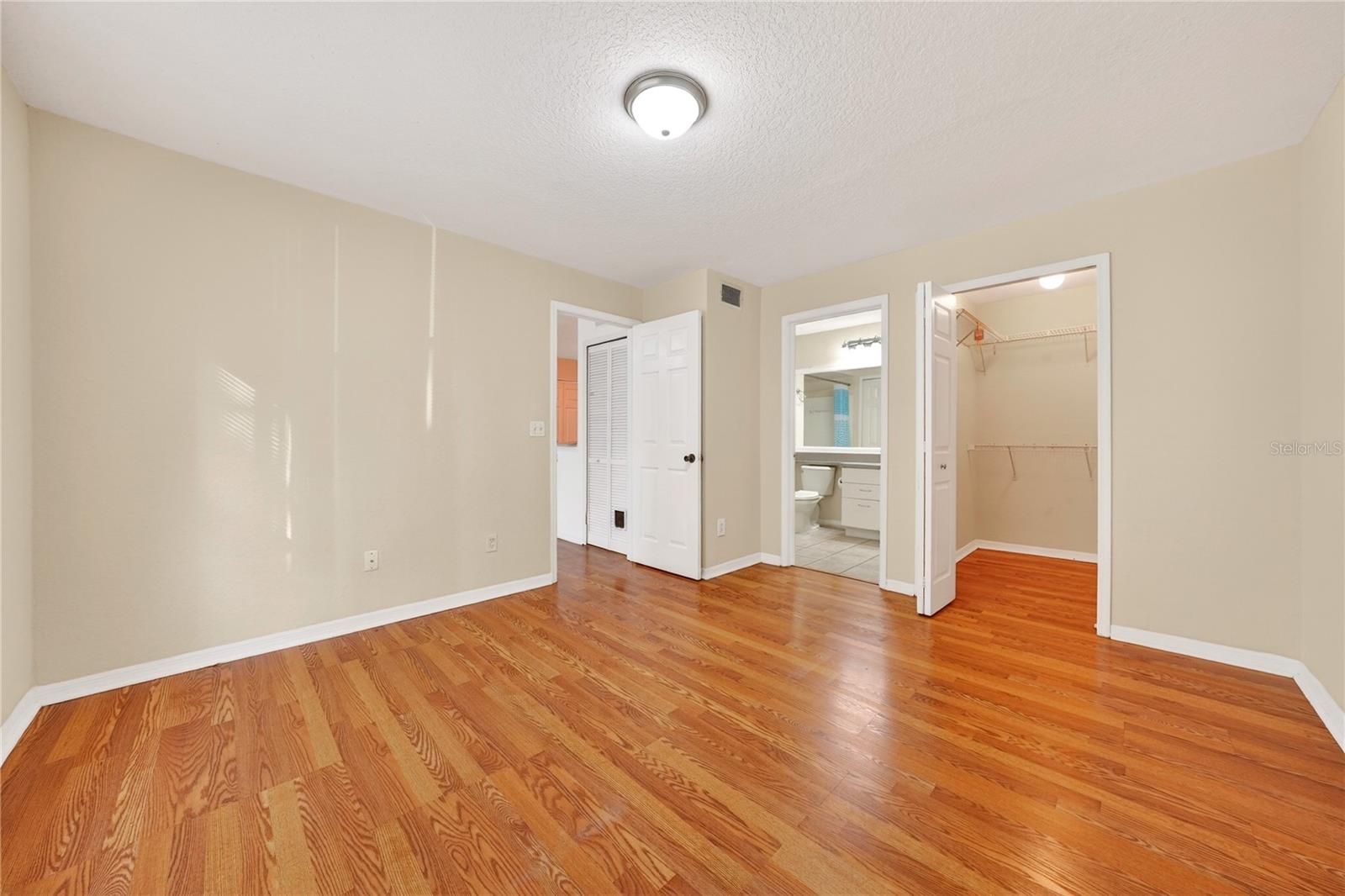 SANDLAKE PRIVATE RESIDENCES CONDO - Residential