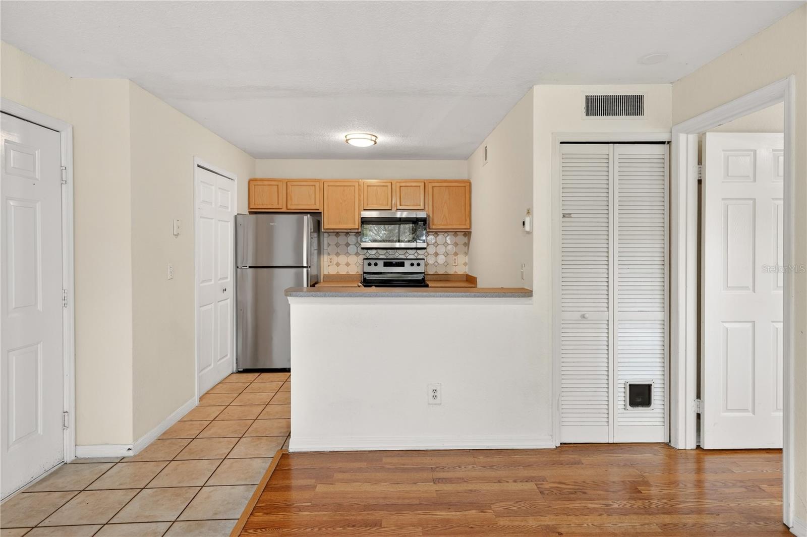 SANDLAKE PRIVATE RESIDENCES CONDO - Residential