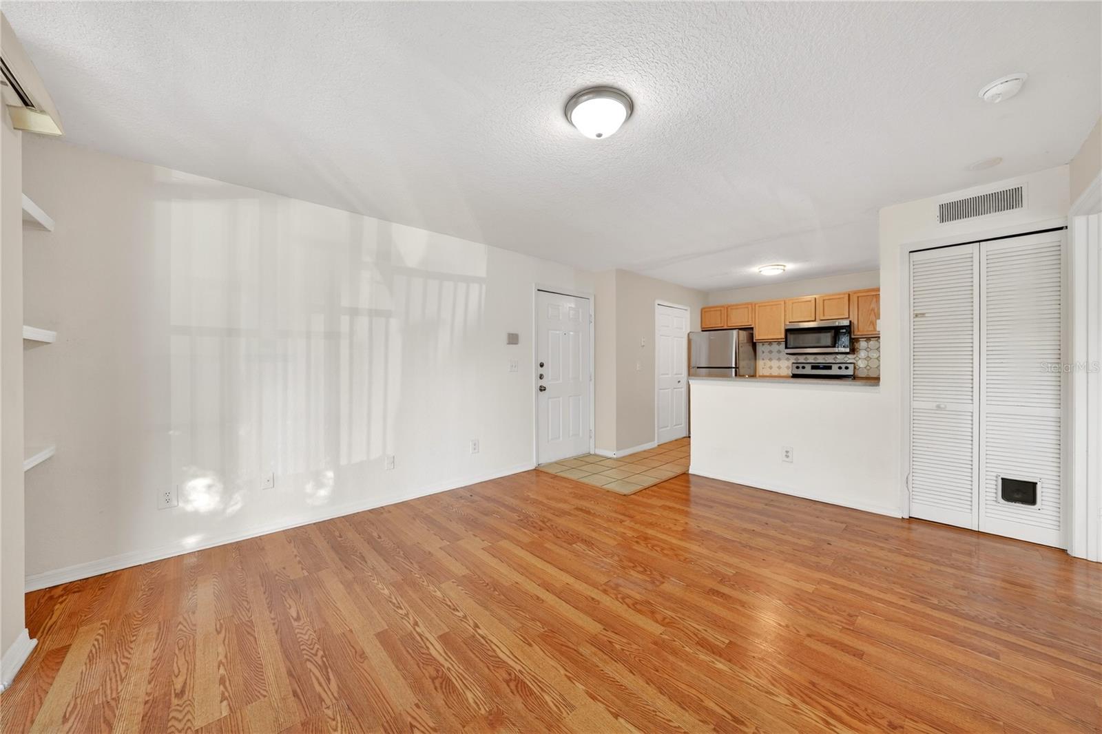 SANDLAKE PRIVATE RESIDENCES CONDO - Residential