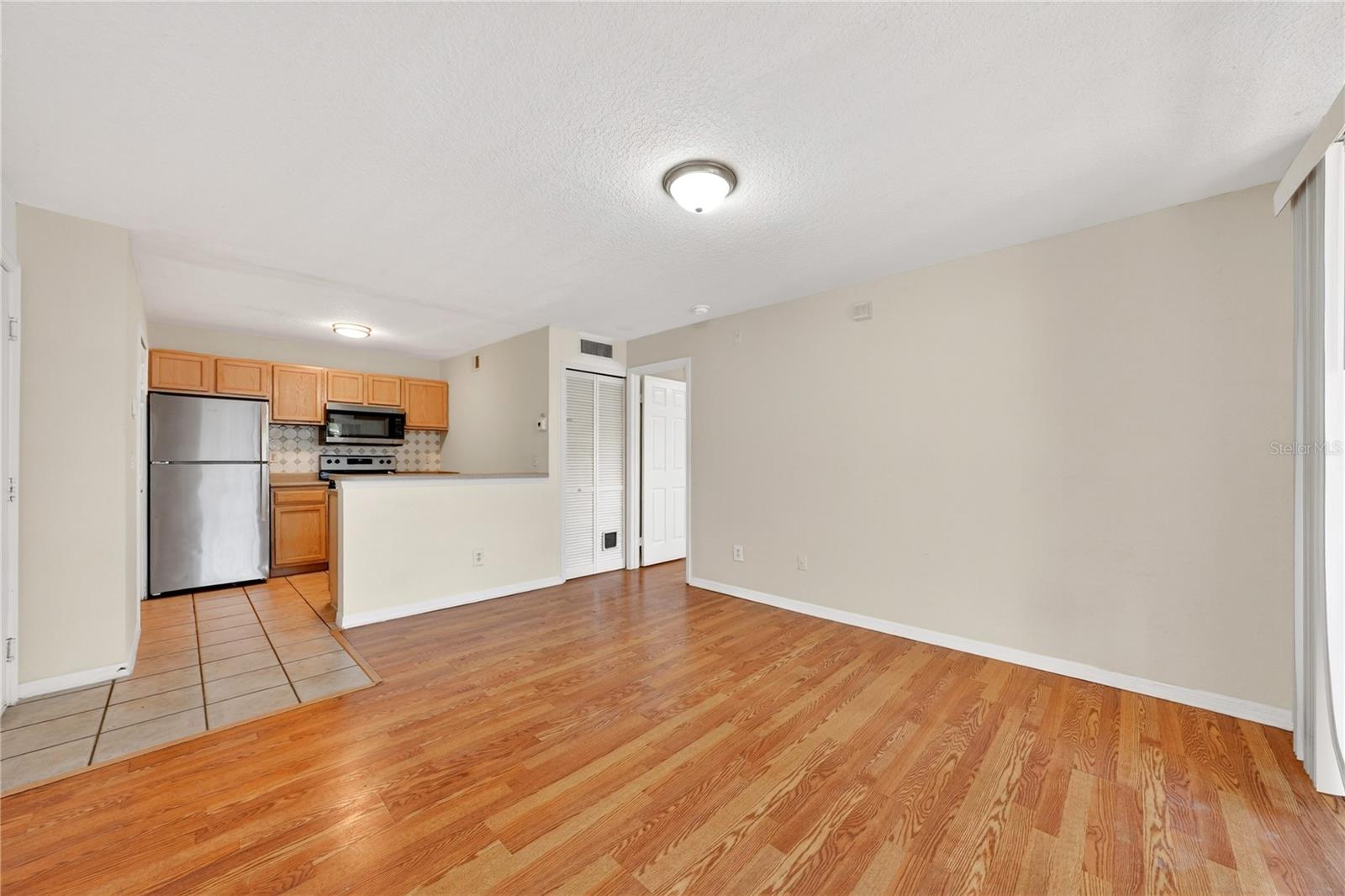 SANDLAKE PRIVATE RESIDENCES CONDO - Residential