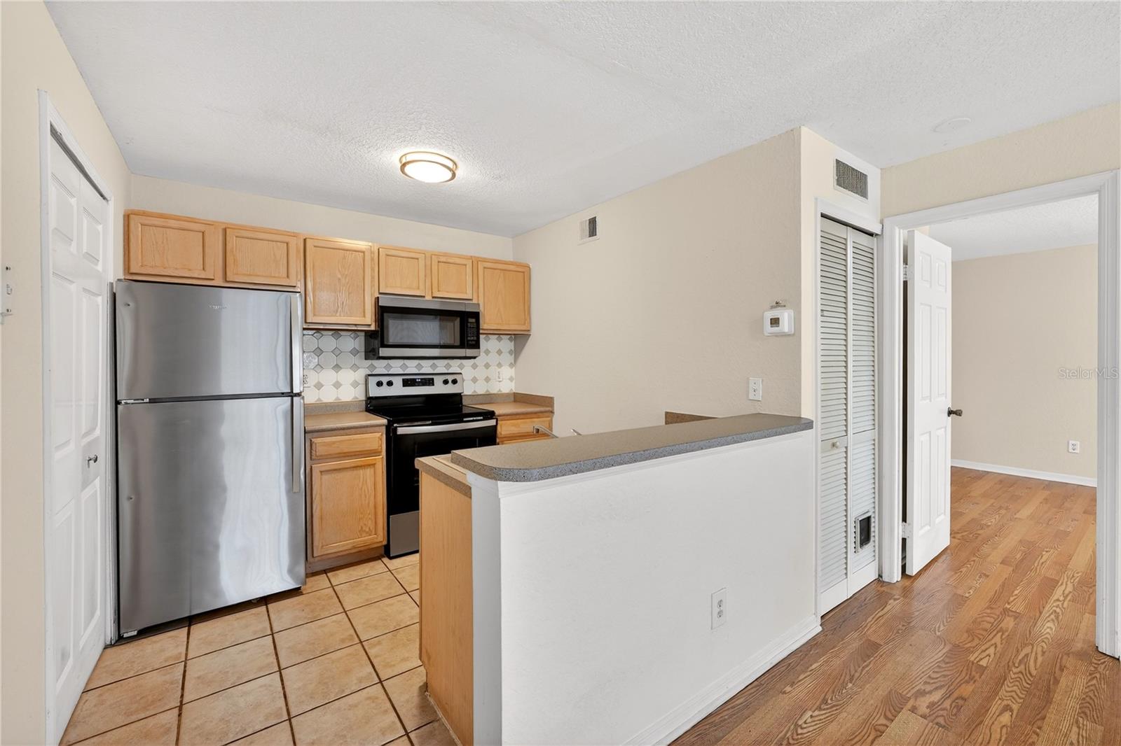 SANDLAKE PRIVATE RESIDENCES CONDO - Residential