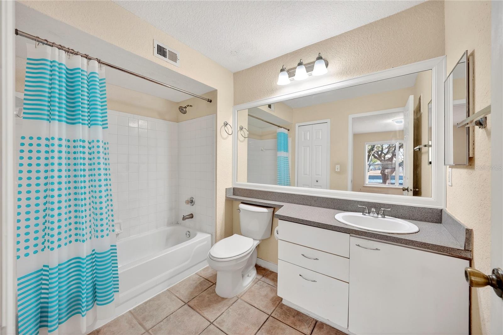 SANDLAKE PRIVATE RESIDENCES CONDO - Residential