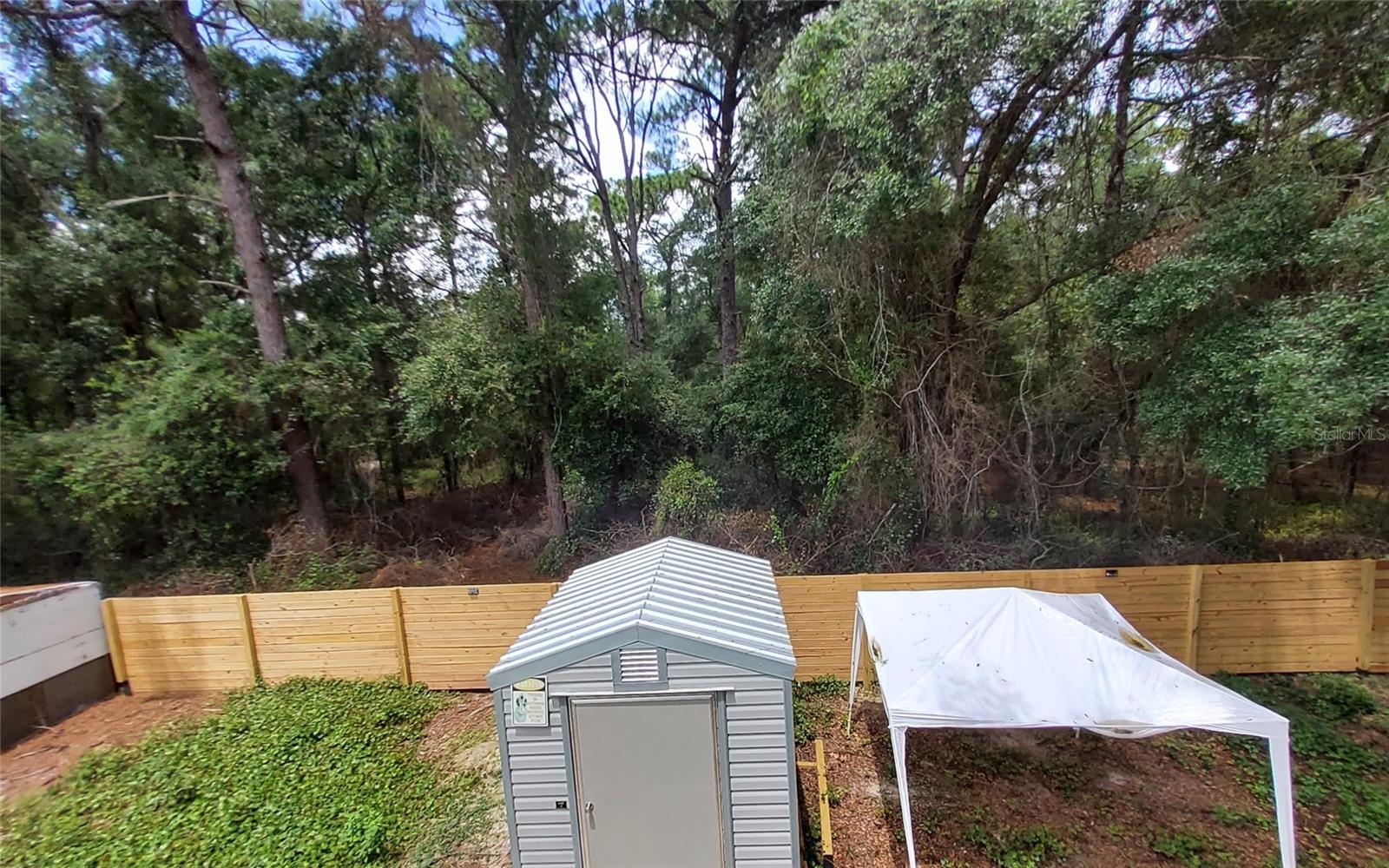 LAKE & FOREST CLUB - Land