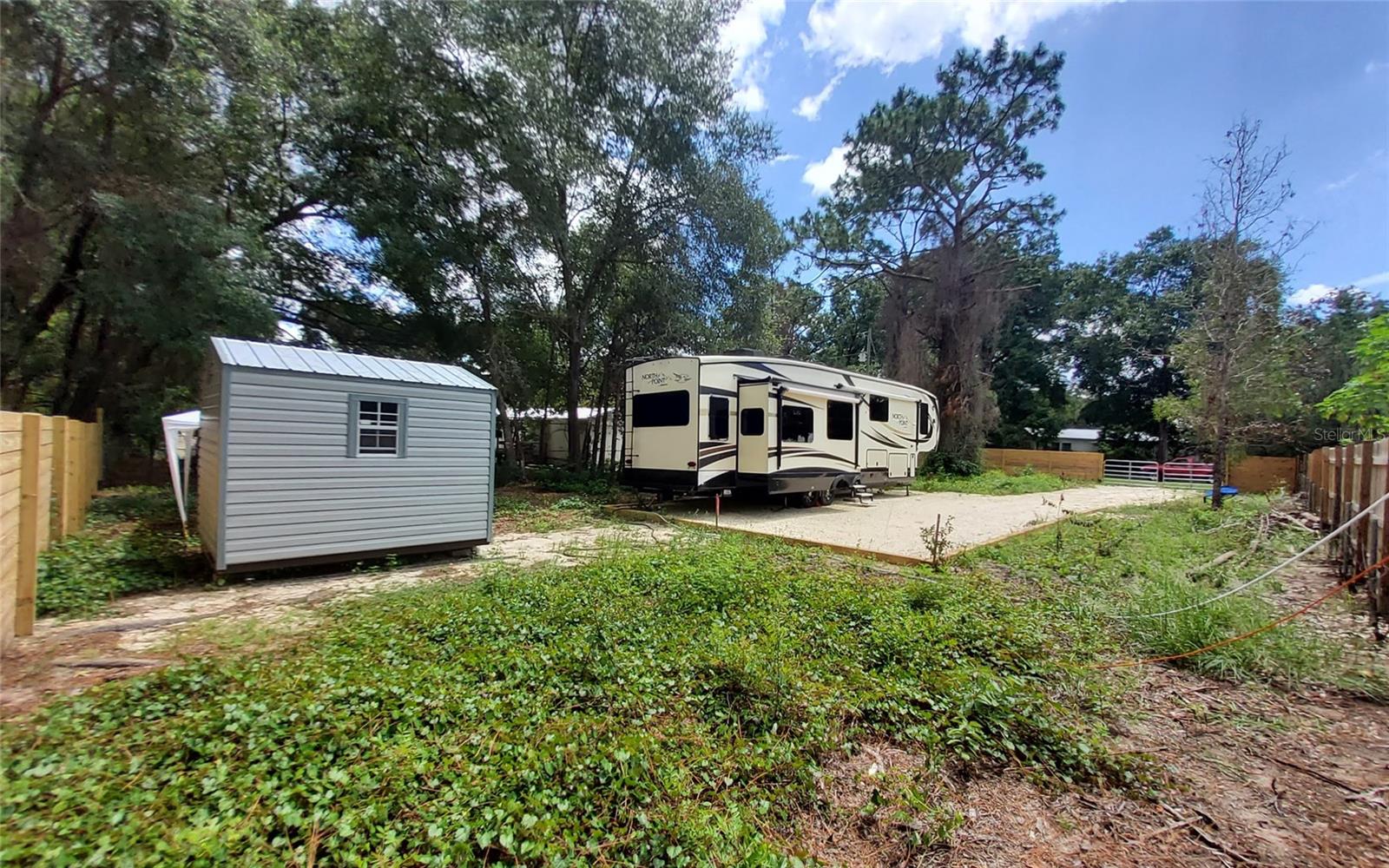 LAKE & FOREST CLUB - Land