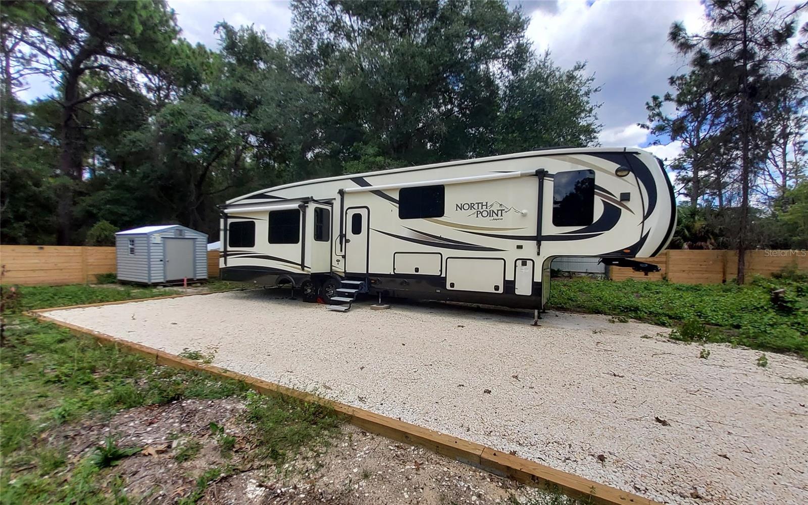 LAKE & FOREST CLUB - Land