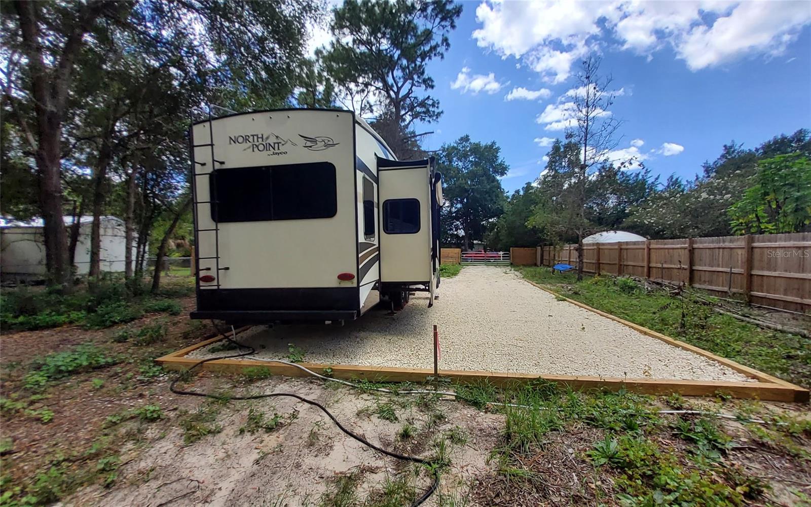 LAKE & FOREST CLUB - Land