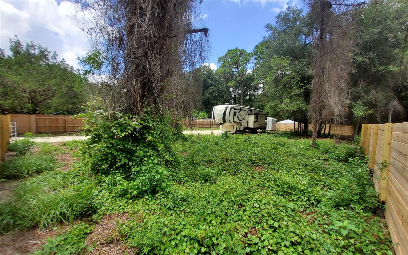 LAKE & FOREST CLUB - Land