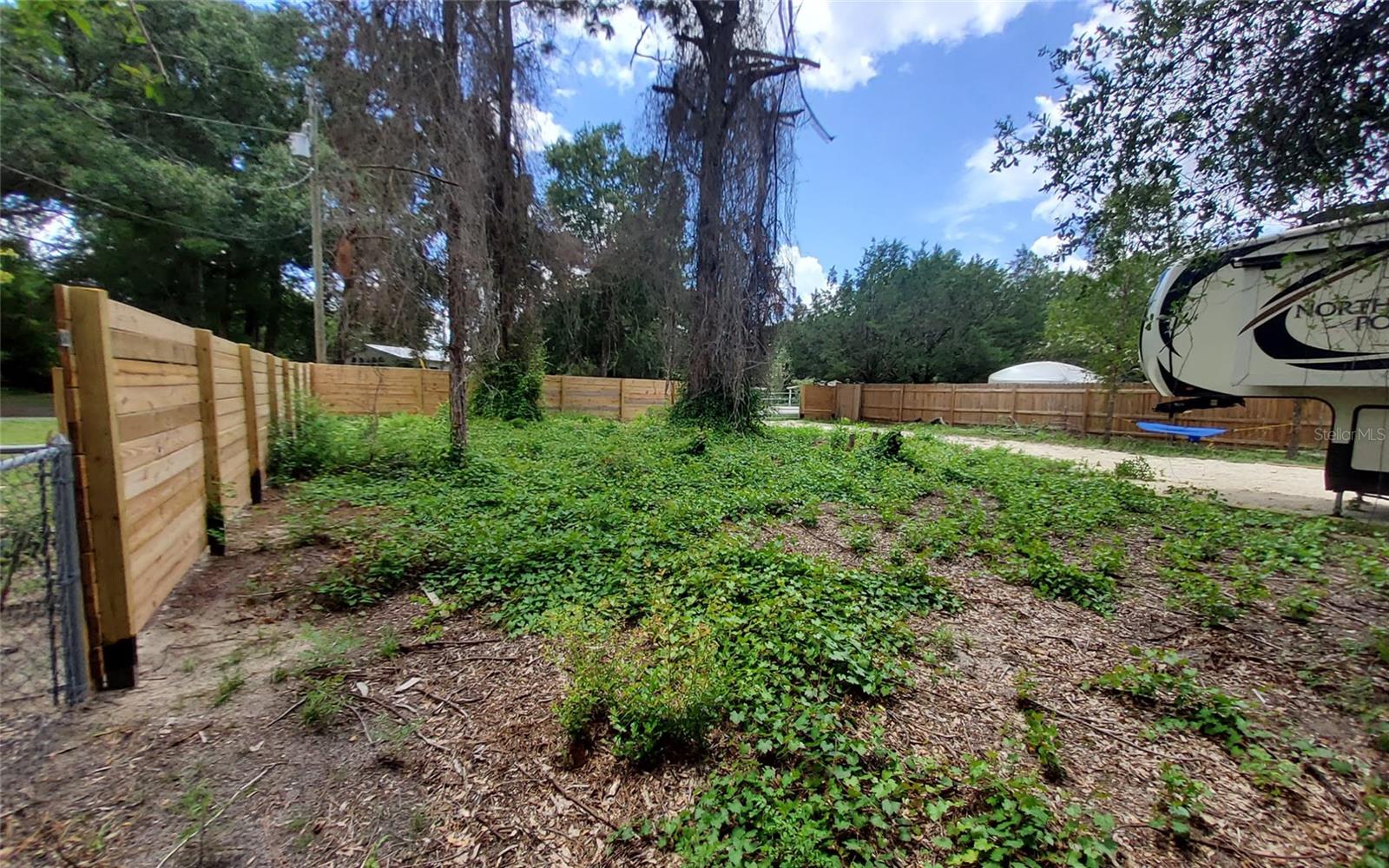 LAKE & FOREST CLUB - Land