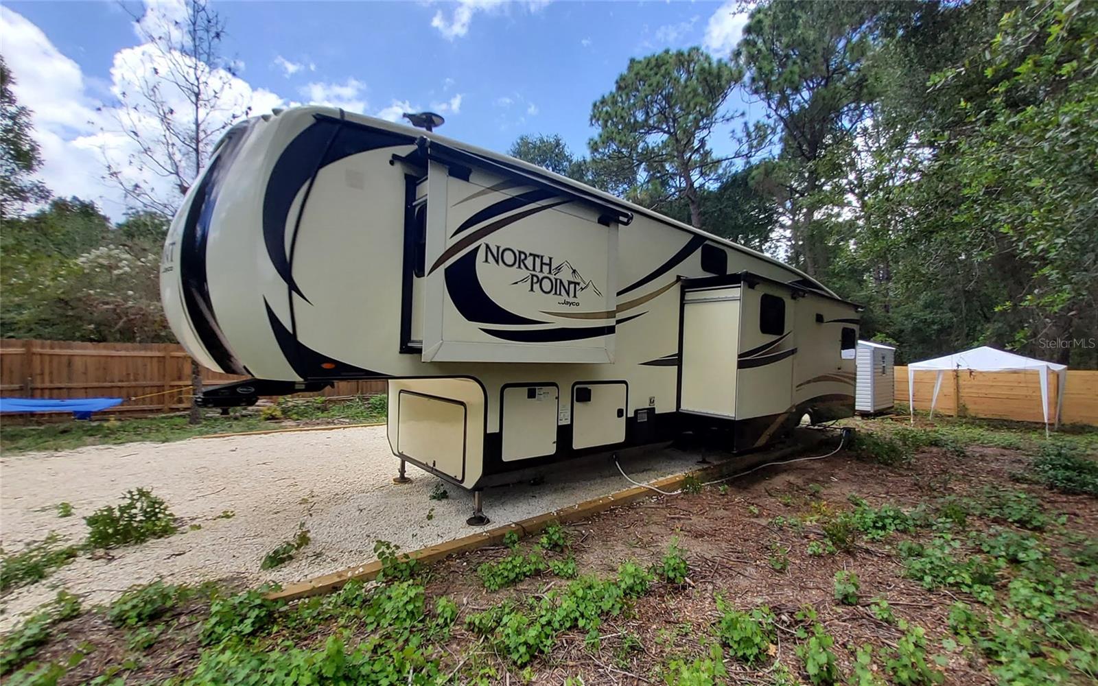 LAKE & FOREST CLUB - Land